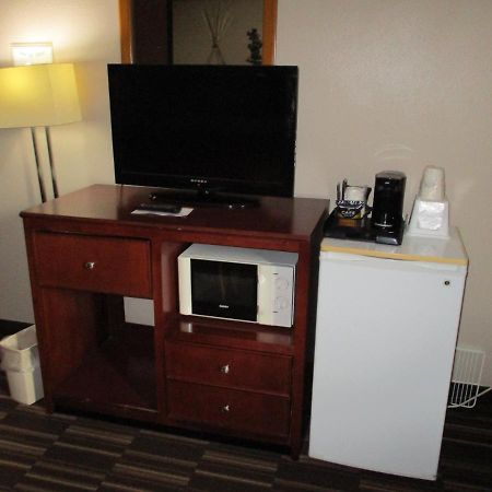 Hotel Super 8 By Wyndham Madison Esterno foto