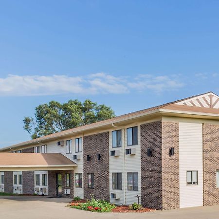 Hotel Super 8 By Wyndham Madison Esterno foto