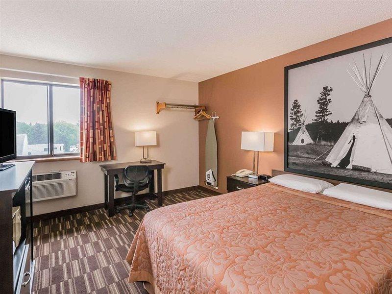 Hotel Super 8 By Wyndham Madison Esterno foto