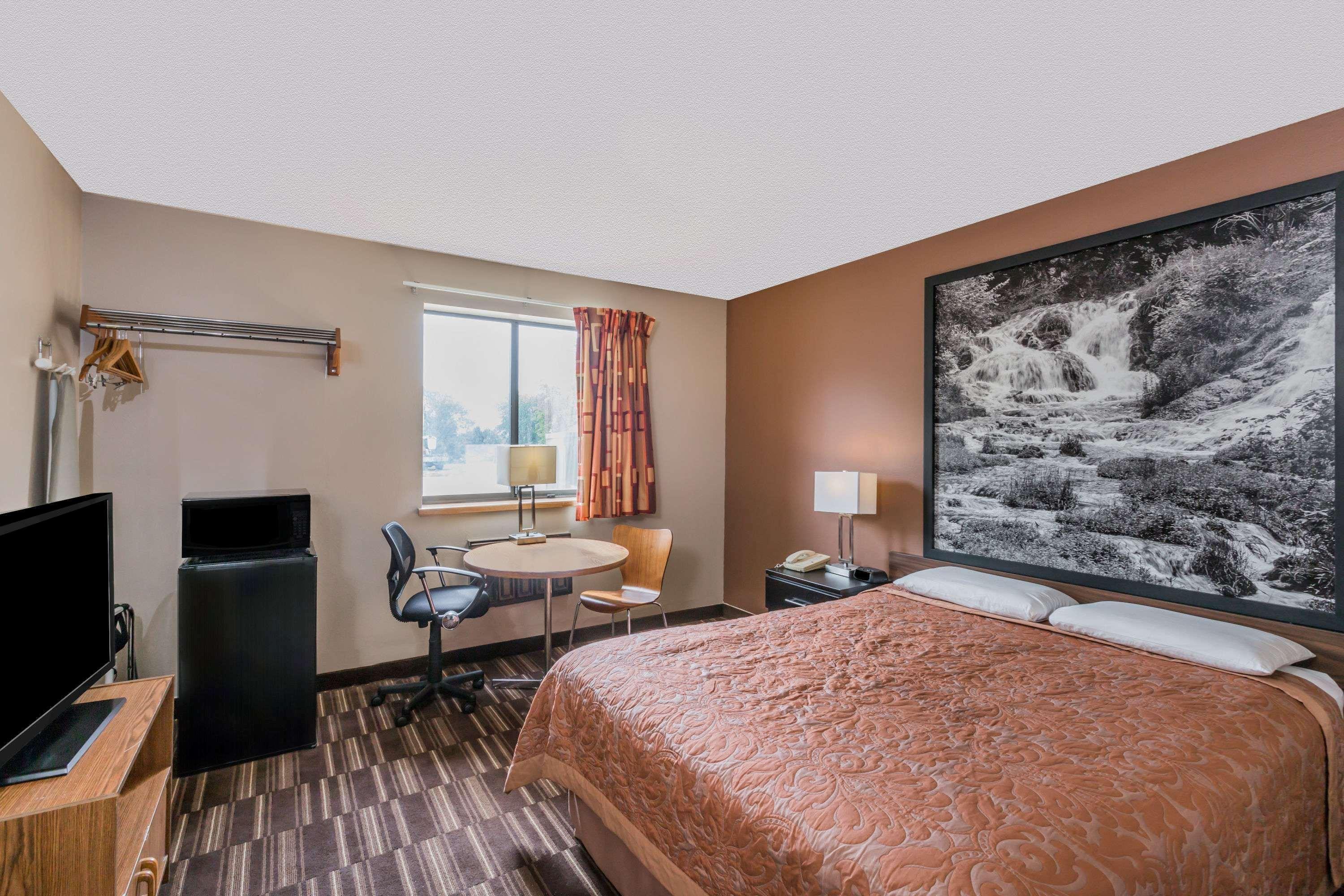 Hotel Super 8 By Wyndham Madison Esterno foto