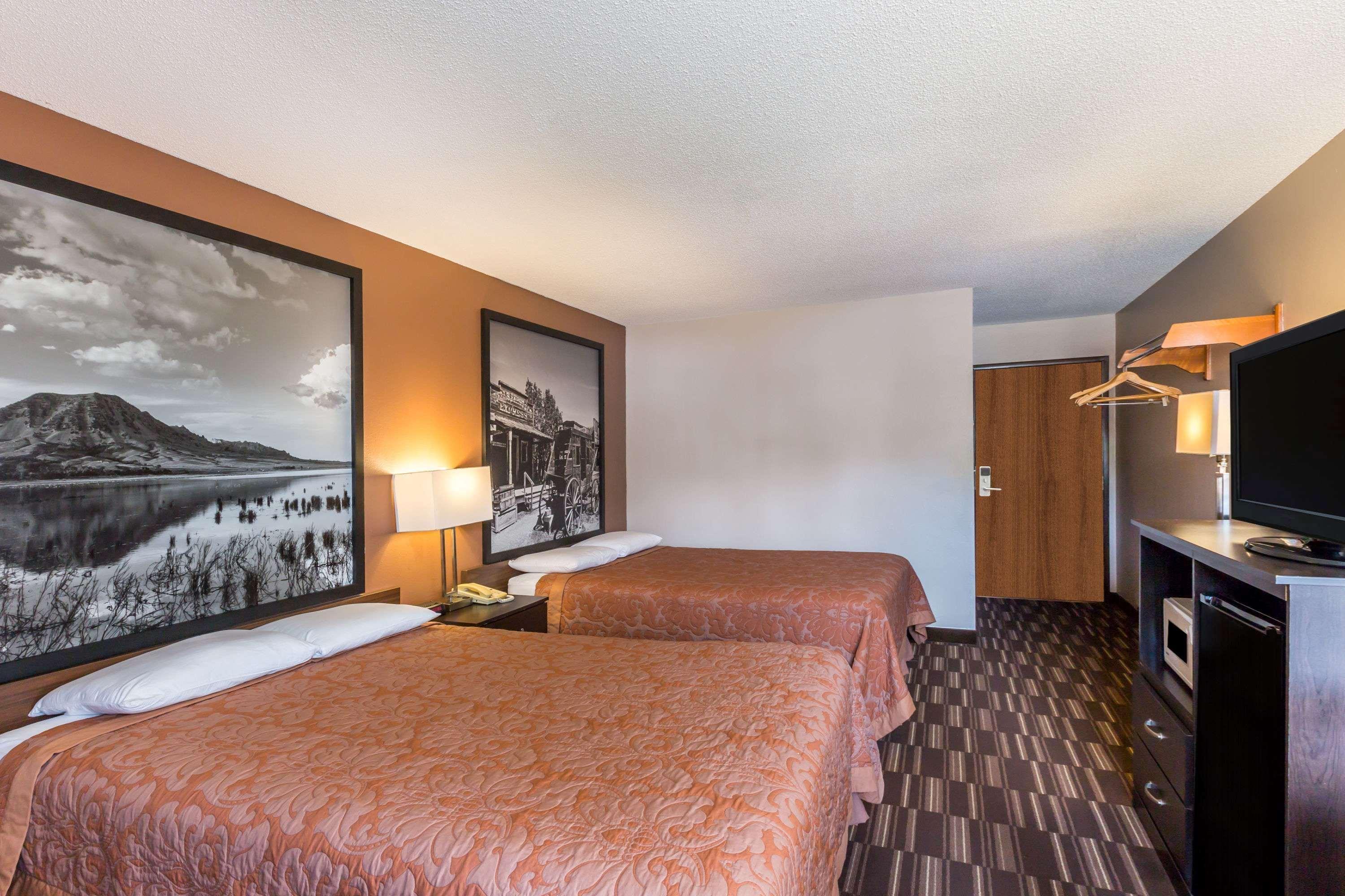 Hotel Super 8 By Wyndham Madison Esterno foto