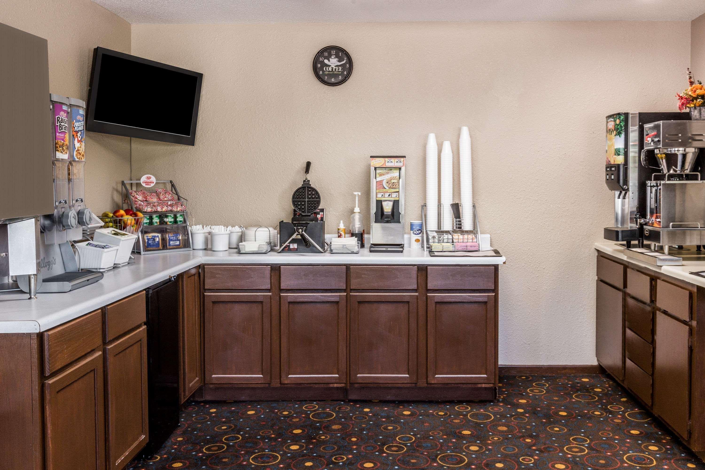 Hotel Super 8 By Wyndham Madison Esterno foto