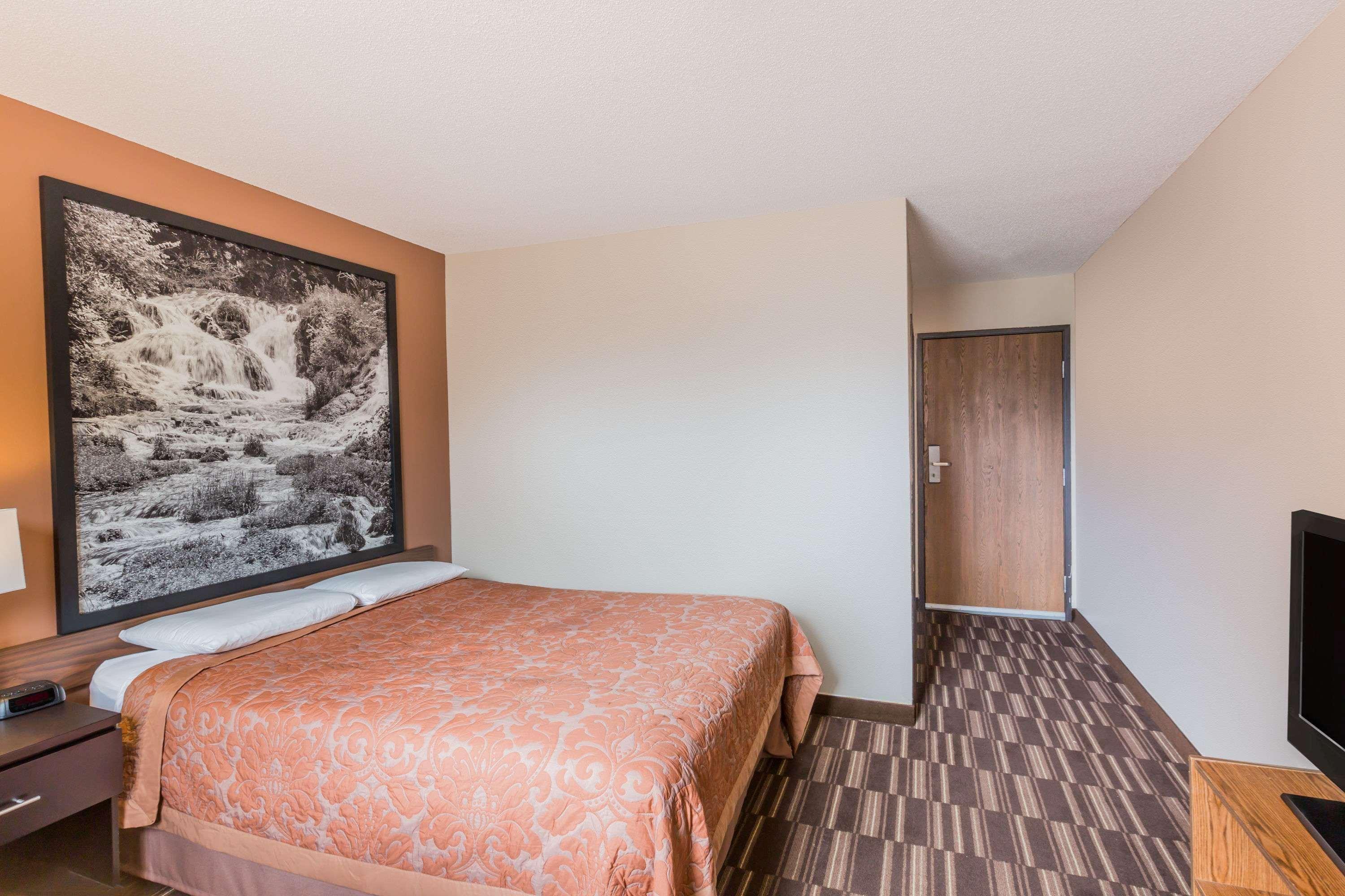 Hotel Super 8 By Wyndham Madison Esterno foto