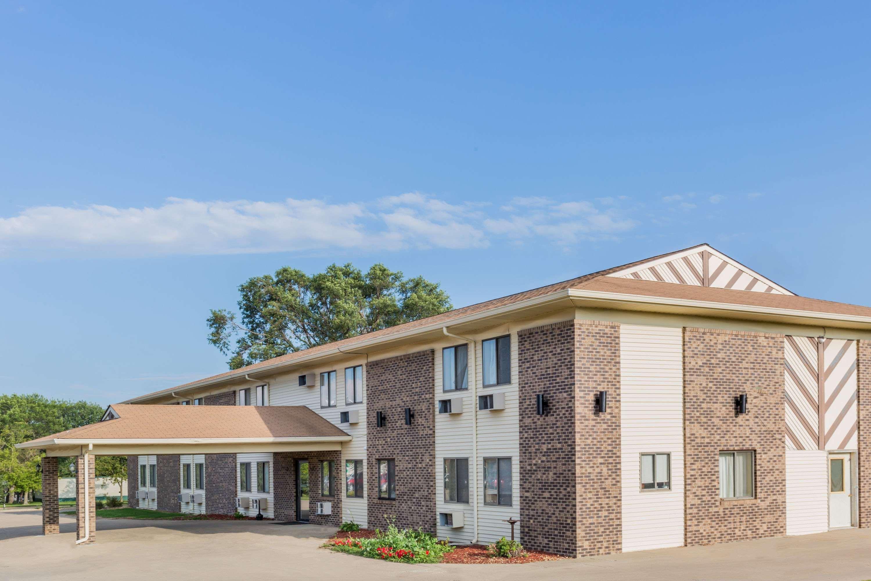 Hotel Super 8 By Wyndham Madison Esterno foto