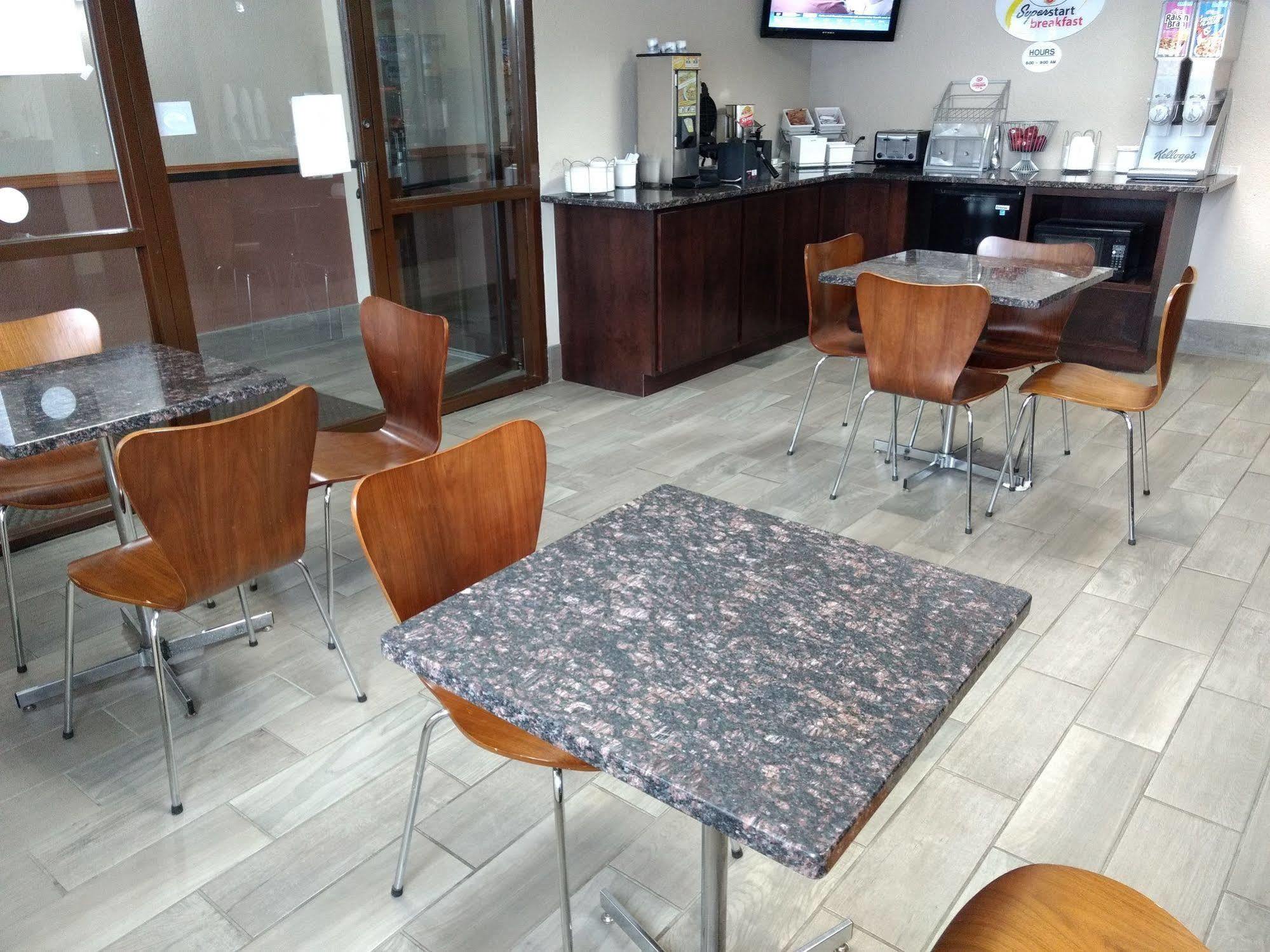 Hotel Super 8 By Wyndham Madison Esterno foto